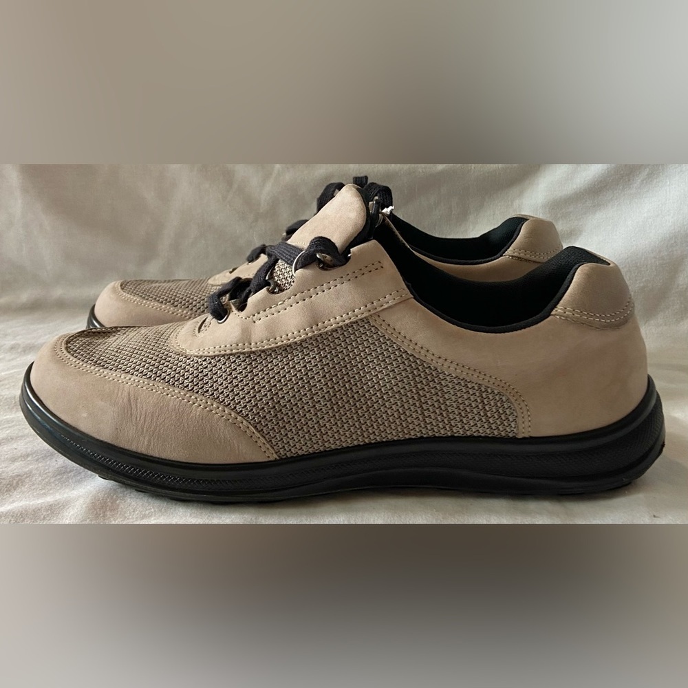 SAS Women’s sneakers new 9W Taupe mesh suede